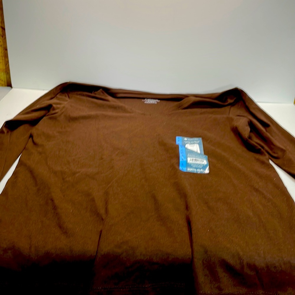 Ladies long sleeve v-neck tee